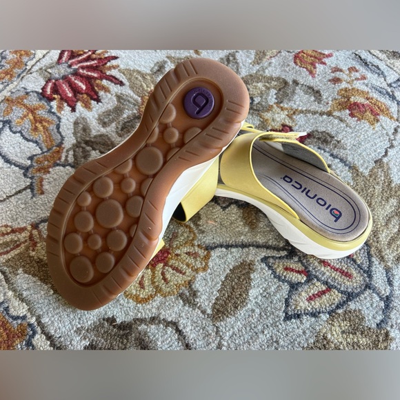 Bionica leather Womens Akili sandal in lime- size 8.5 - Picture 5 of 7